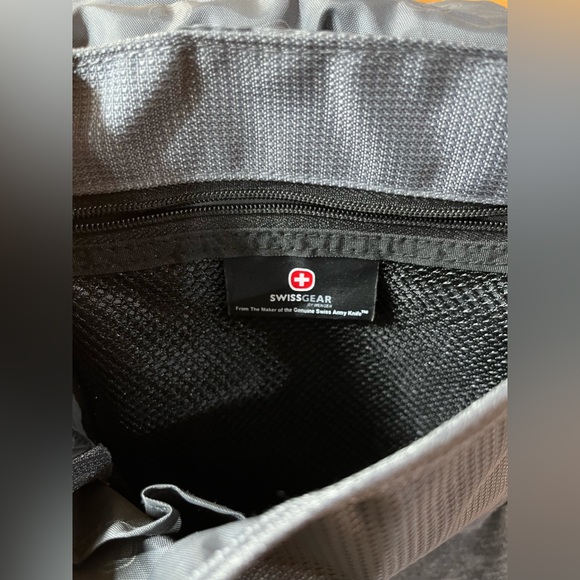 EUC Tank with feather earring/bracelet & Swissgear crossbody bundle - M - Picture 7 of 9